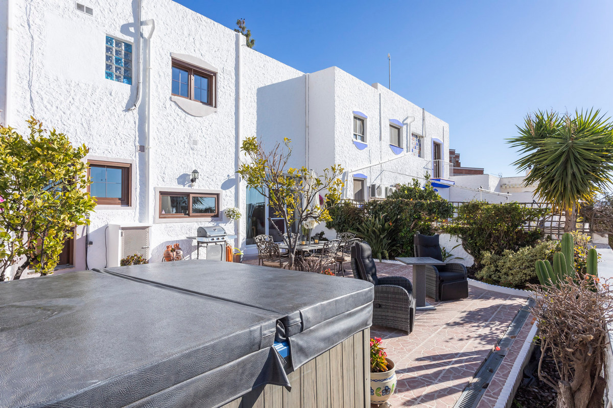 Chalet adosado con vistas espectaculares en Eníx