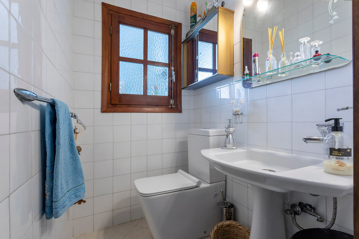 Chalet adosado con vistas espectaculares en Eníx