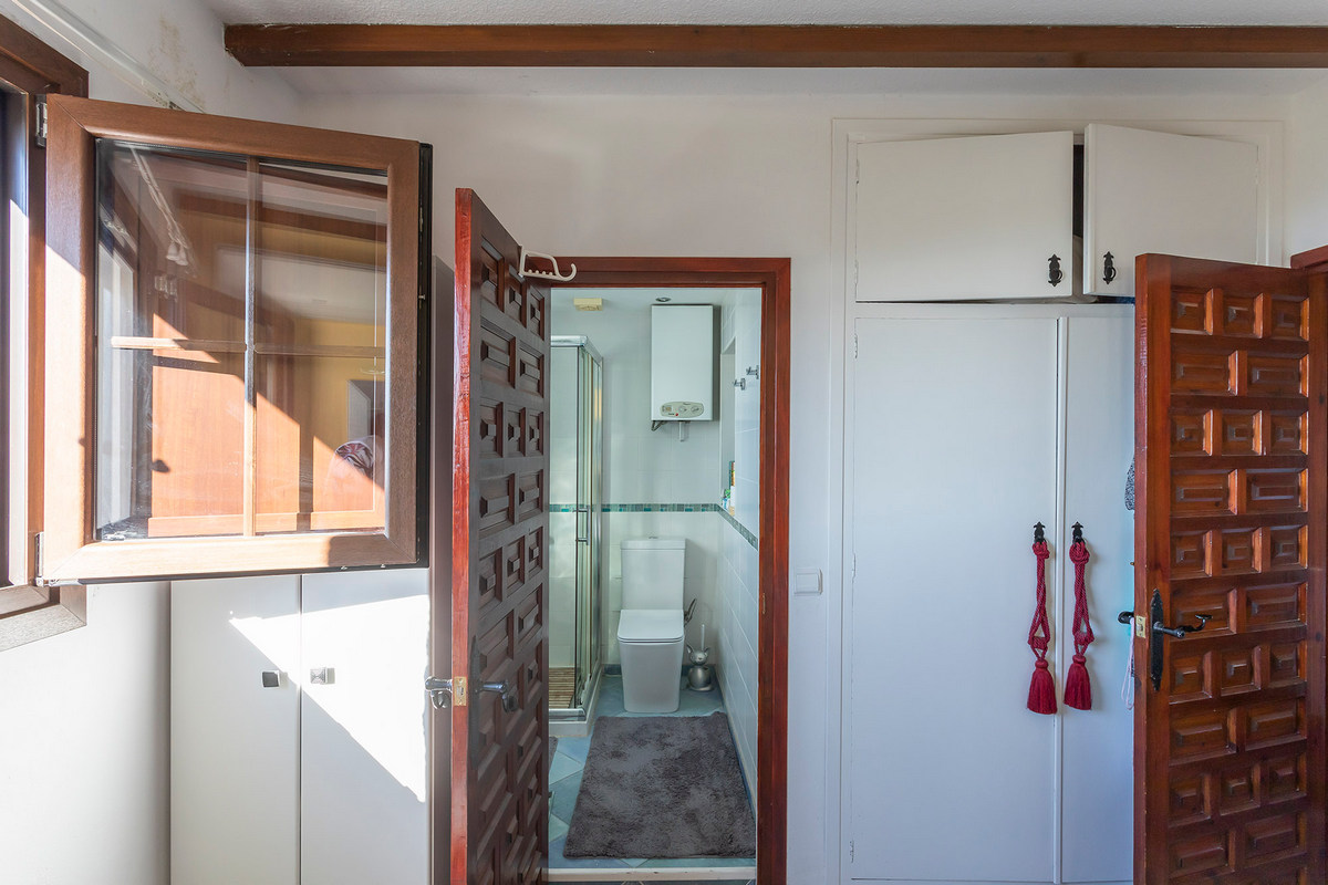 Chalet adosado con vistas espectaculares en Eníx