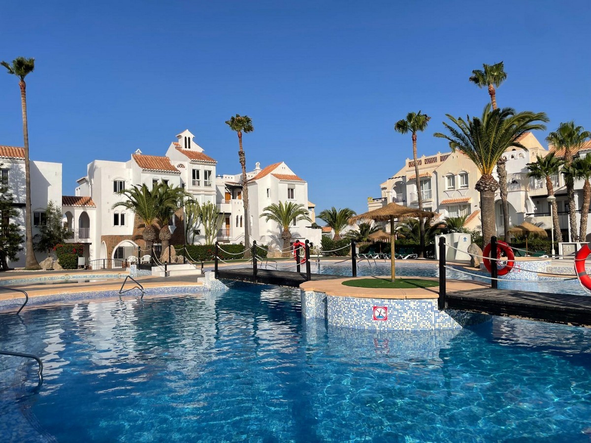 Apartamento en planta baja con jardín, Complejo Golf Center Pueblo