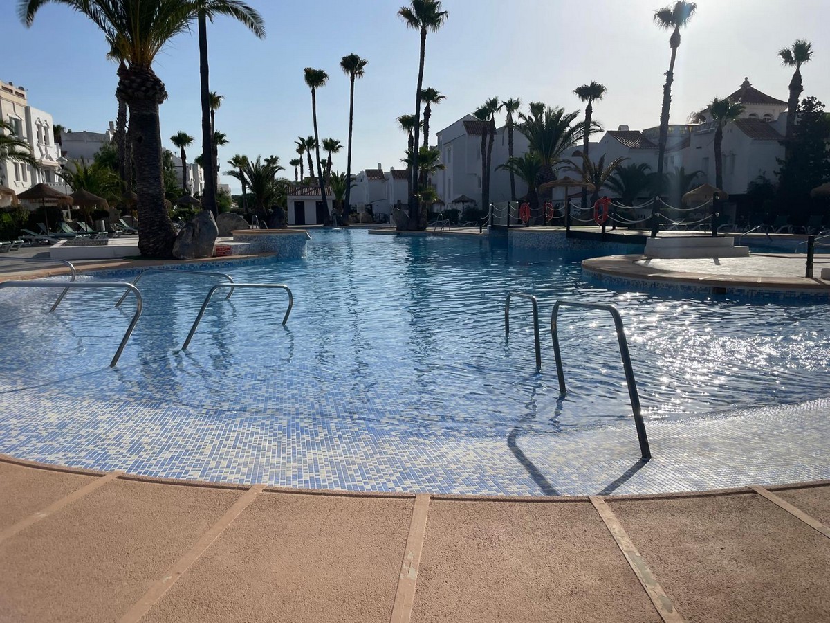 Apartamento en planta baja con jardín, Complejo Golf Center Pueblo