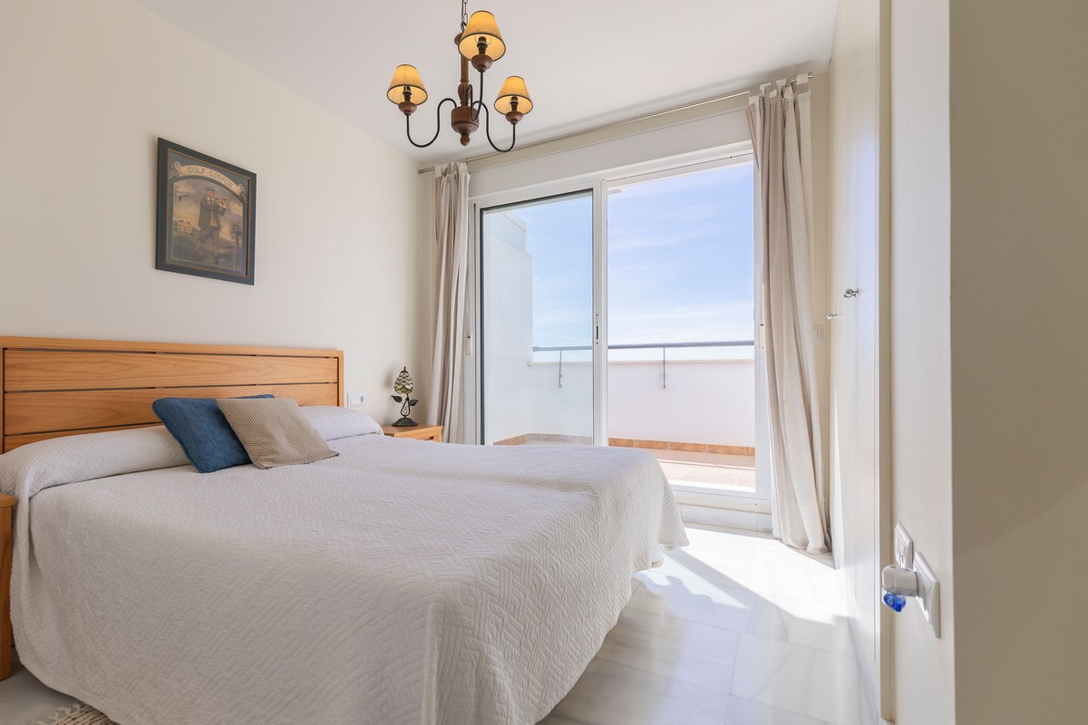 Ático listo para entrar a vivir en el complejo Agua Serena, 2ª línea de playa