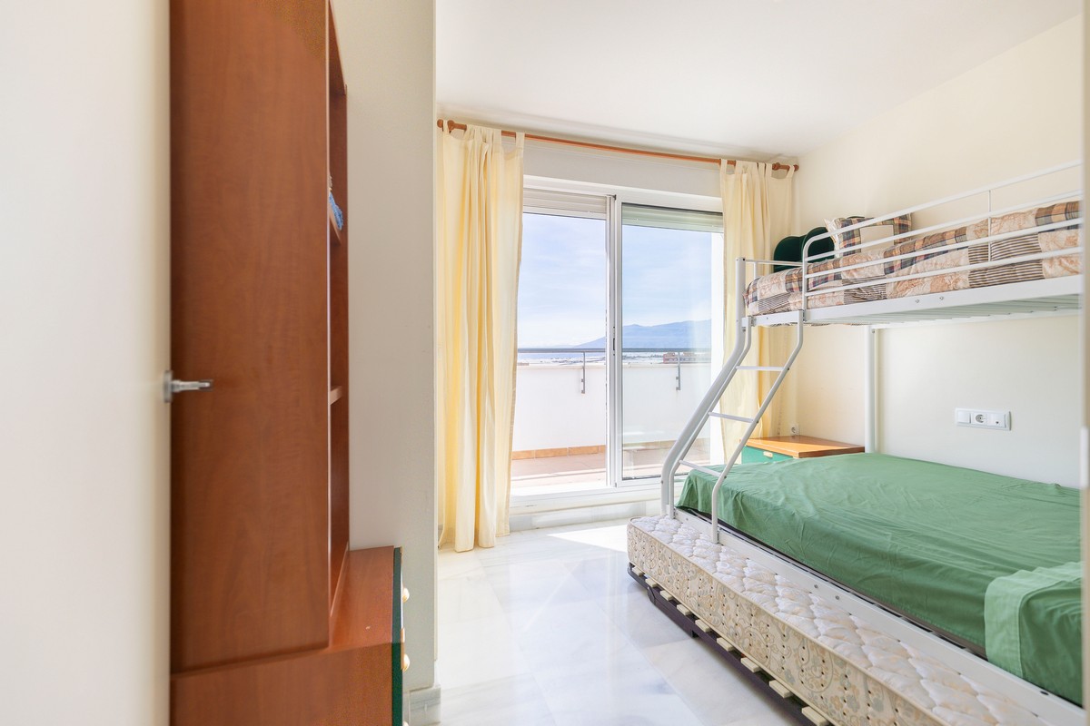 Ático listo para entrar a vivir en el complejo Agua Serena, 2ª línea de playa