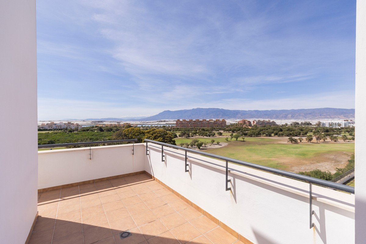 Ático listo para entrar a vivir en el complejo Agua Serena, 2ª línea de playa