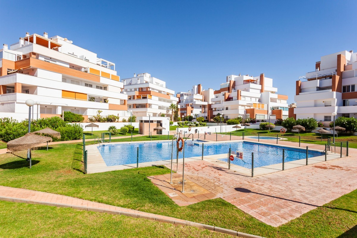 Attico pronto per essere abitato nel complesso Agua Serena, seconda linea di spiaggia