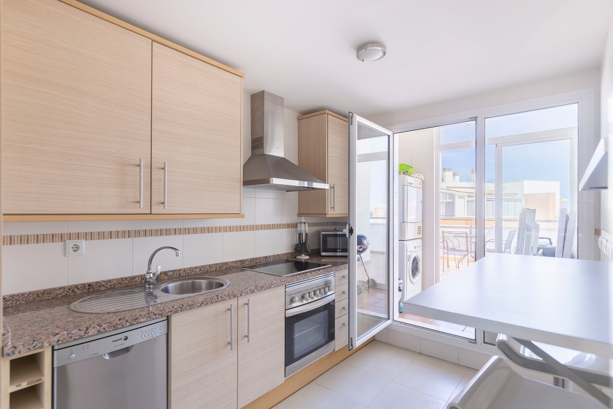 Ático listo para entrar a vivir en el complejo Agua Serena, 2ª línea de playa