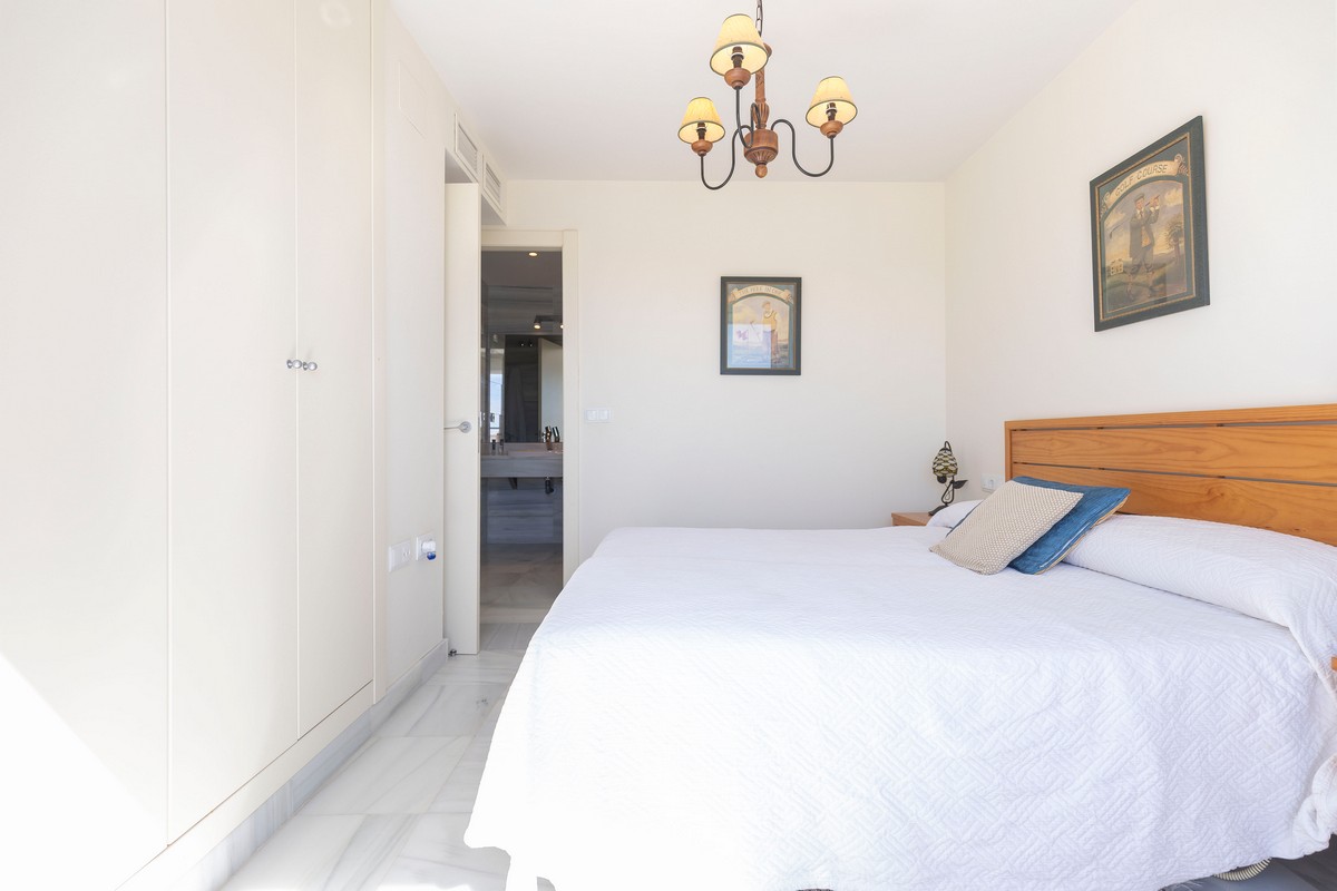 Ático listo para entrar a vivir en el complejo Agua Serena, 2ª línea de playa