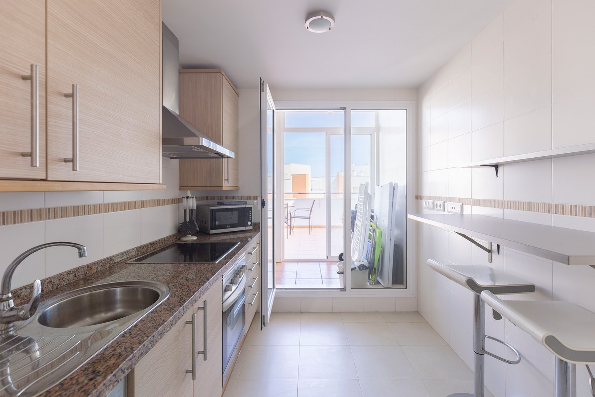 Ático listo para entrar a vivir en el complejo Agua Serena, 2ª línea de playa