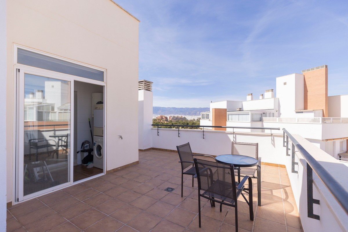 Ático listo para entrar a vivir en el complejo Agua Serena, 2ª línea de playa