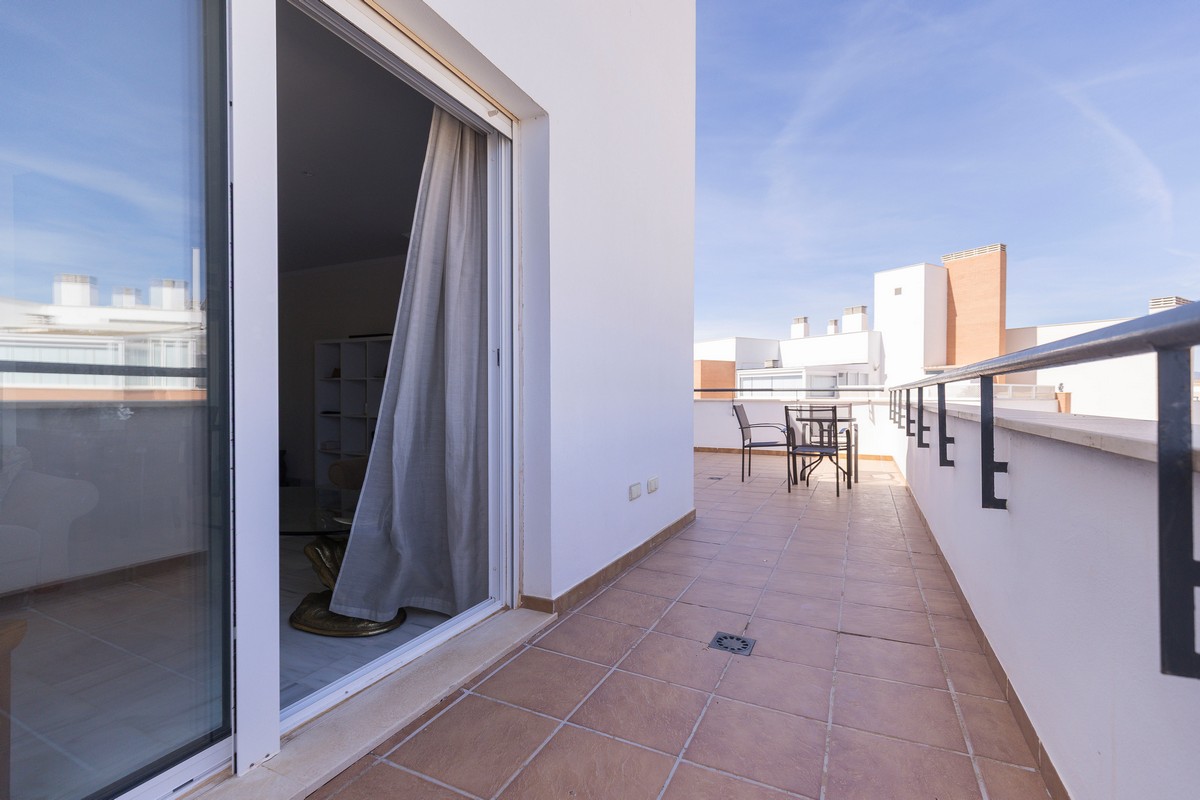 Ático listo para entrar a vivir en el complejo Agua Serena, 2ª línea de playa