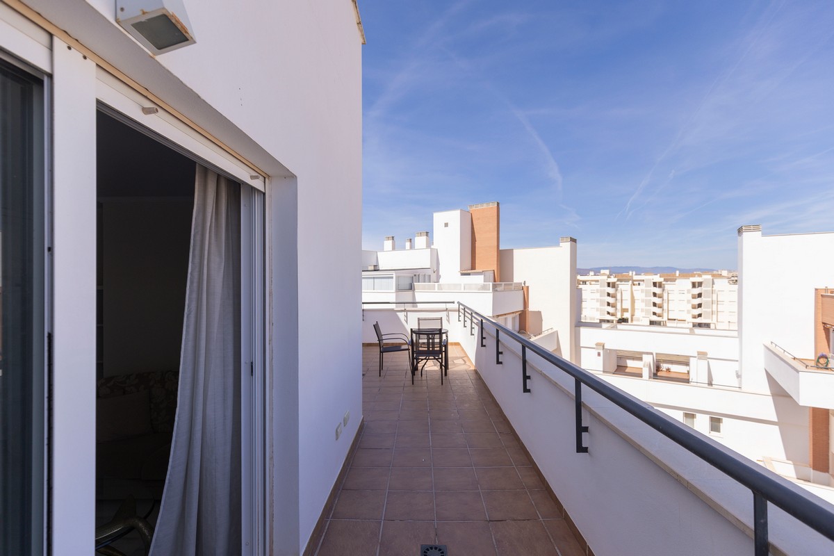 Ático listo para entrar a vivir en el complejo Agua Serena, 2ª línea de playa