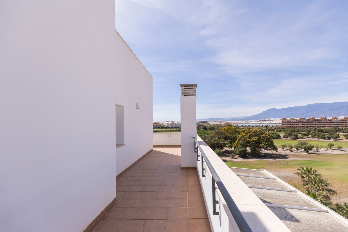 Ático listo para entrar a vivir en el complejo Agua Serena, 2ª línea de playa