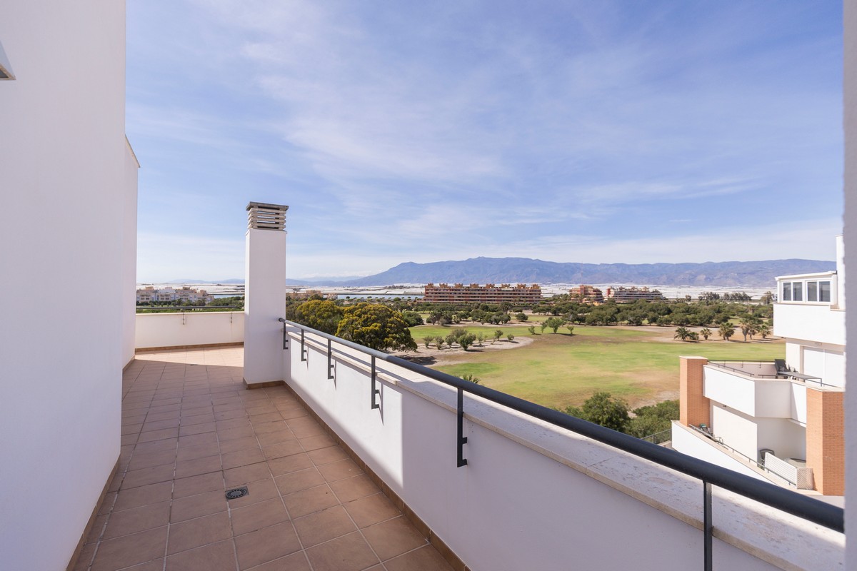 Ático listo para entrar a vivir en el complejo Agua Serena, 2ª línea de playa