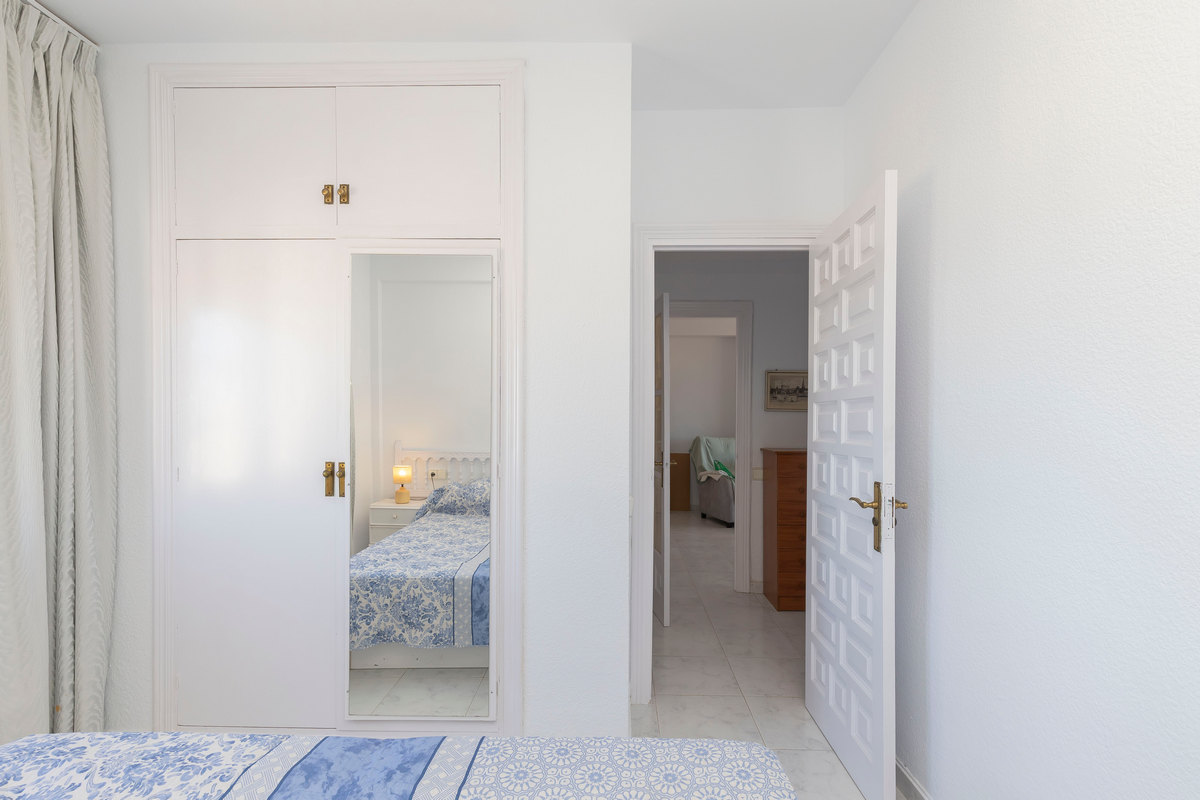 Luminoso ático de 3 dormitorios con vistas al mar en Edf. Atalaya