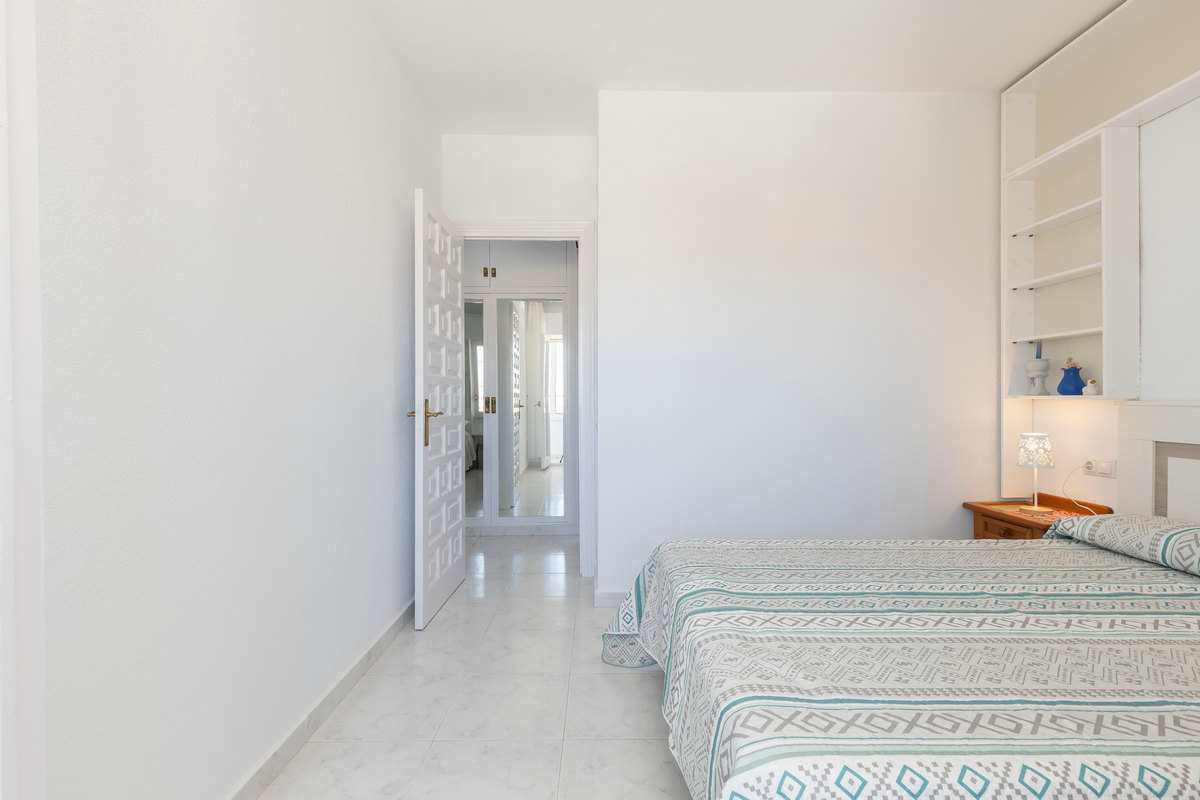 Luminoso ático de 3 dormitorios con vistas al mar en Edf. Atalaya