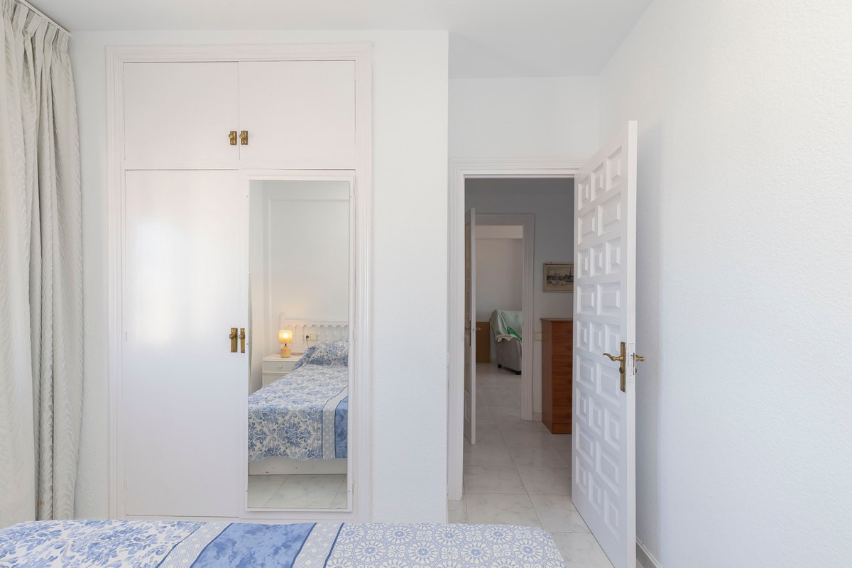 Luminoso ático de 3 dormitorios con vistas al mar en Edf. Atalaya