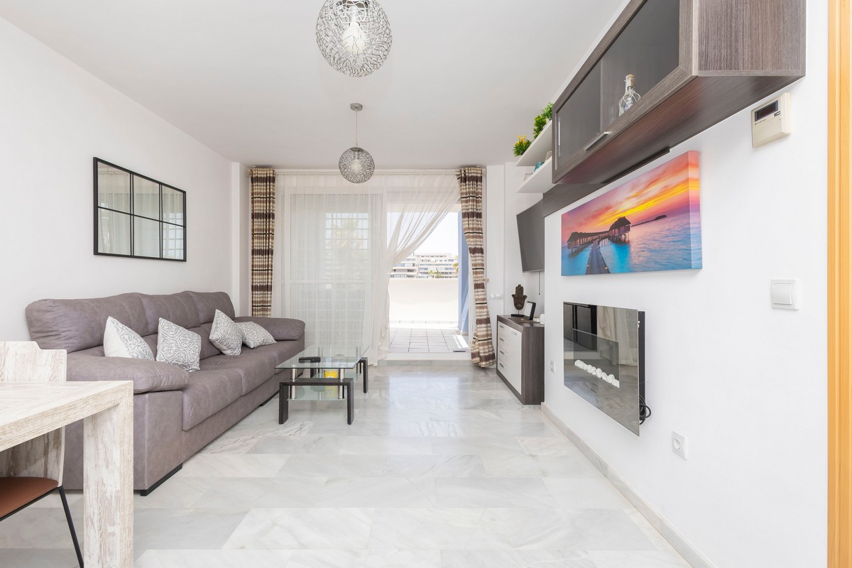 Exclusivo apartamento frente al mar con jardín privado en Complejo Marina Serena Golf