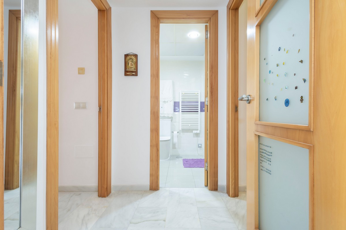 Exclusivo apartamento frente al mar con jardín privado en Complejo Marina Serena Golf