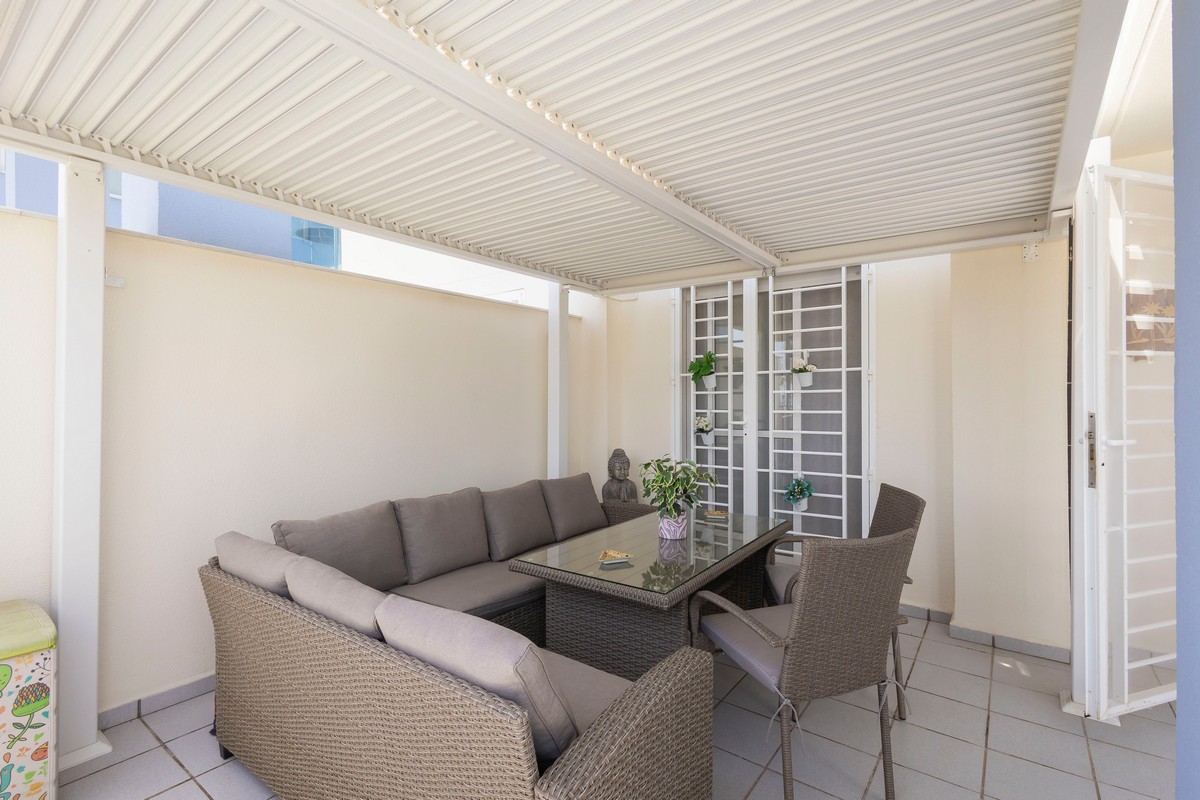 Exclusivo apartamento frente al mar con jardín privado en Complejo Marina Serena Golf