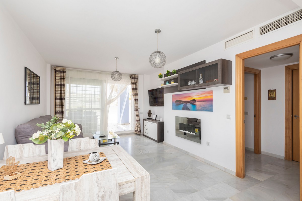 Exclusivo apartamento frente al mar con jardín privado en Complejo Marina Serena Golf