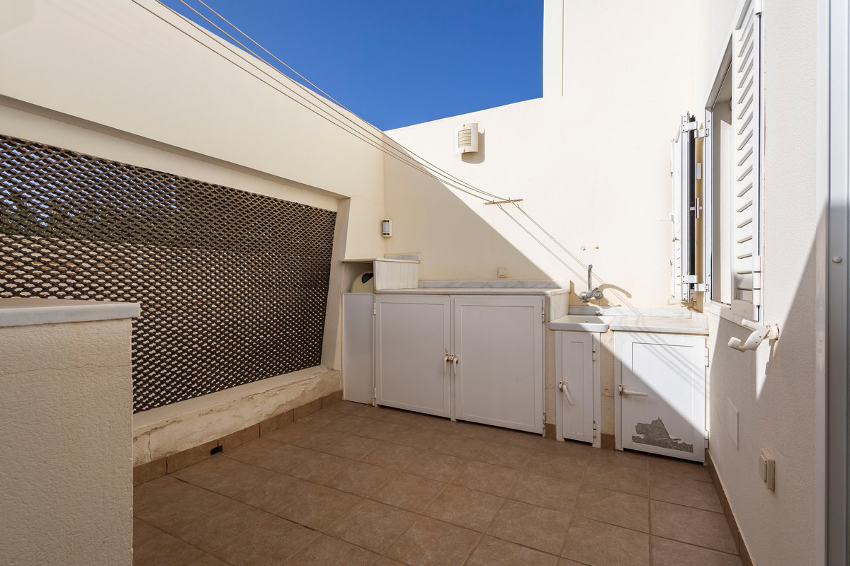 Excelente chalet independiente en segunda línea de playa y con vistas al mar