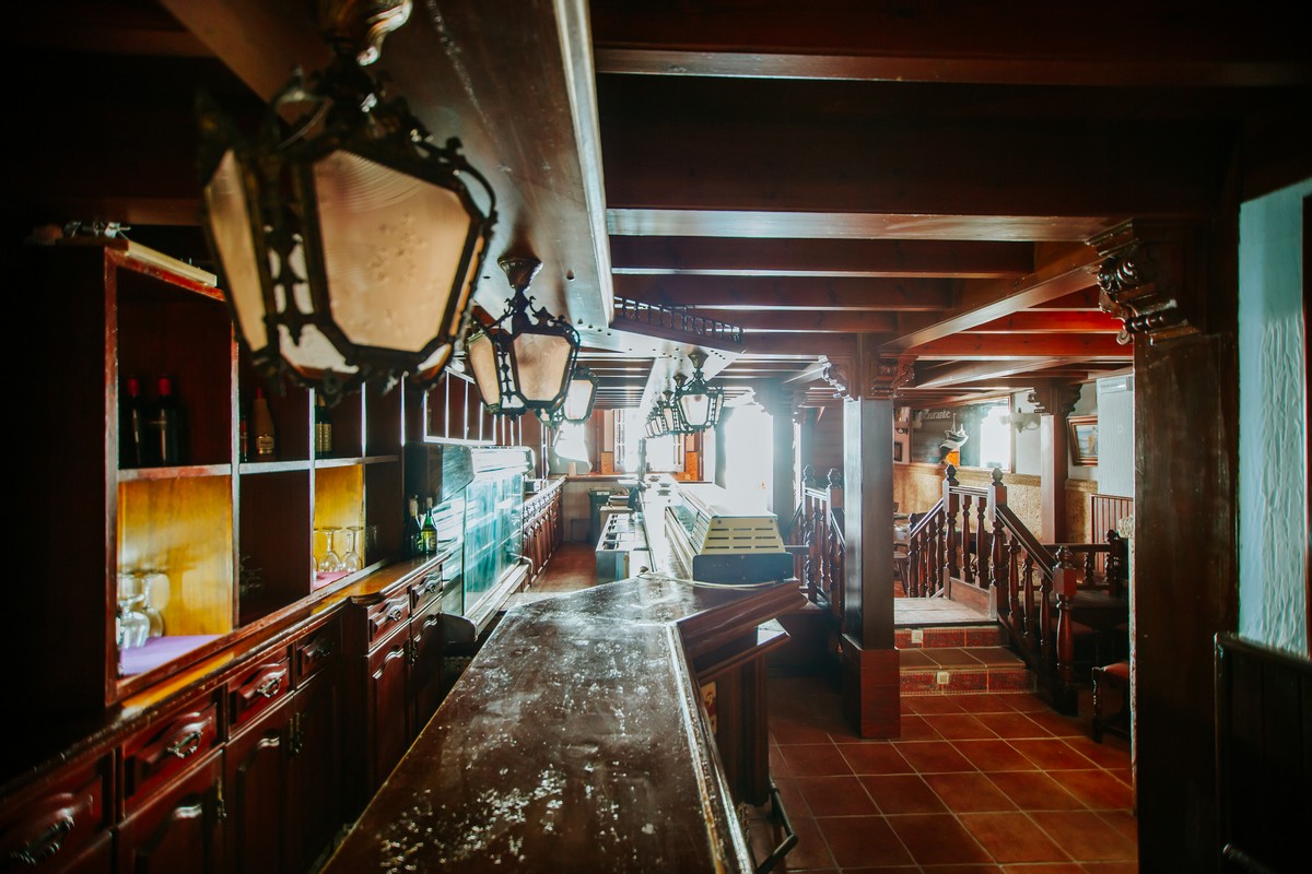 Local con encanto en el Puerto de Roquetas de Mar, ideal para restauración