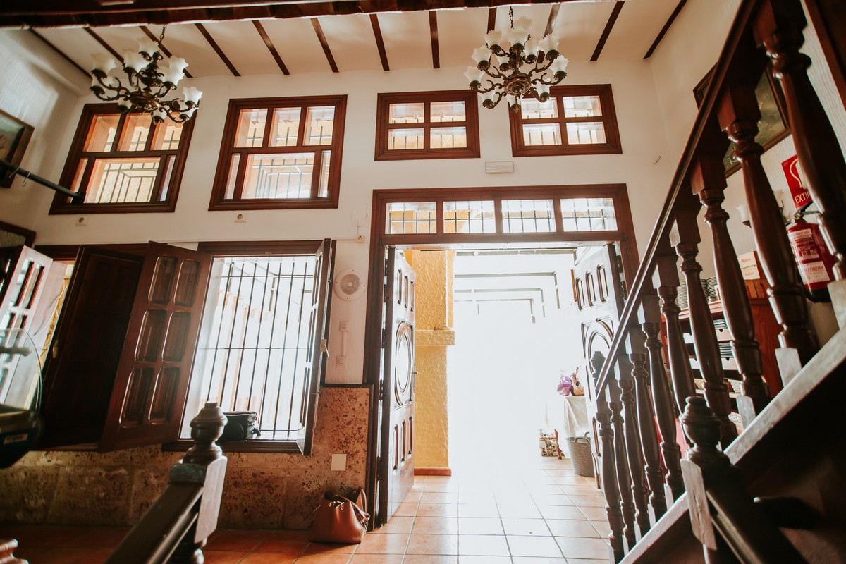 Local con encanto en el Puerto de Roquetas de Mar, ideal para restauración