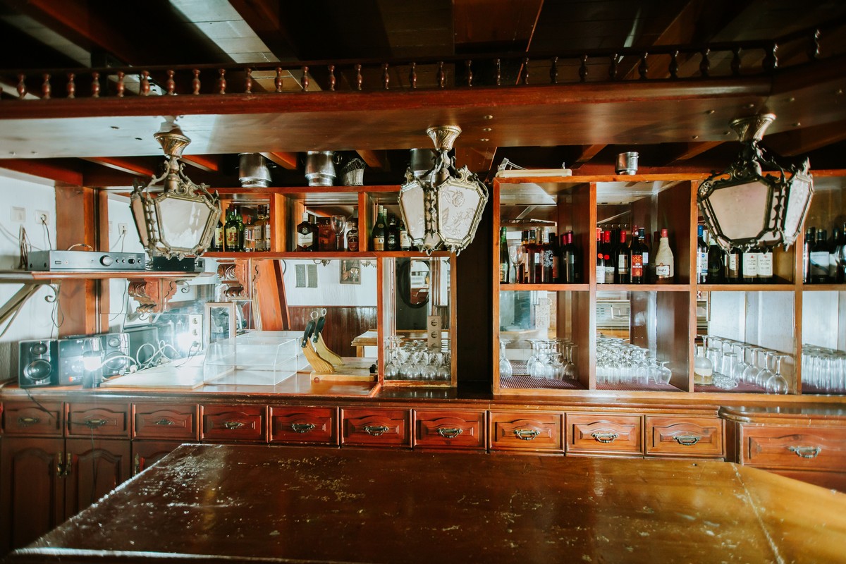 Local con encanto en el Puerto de Roquetas de Mar, ideal para restauración