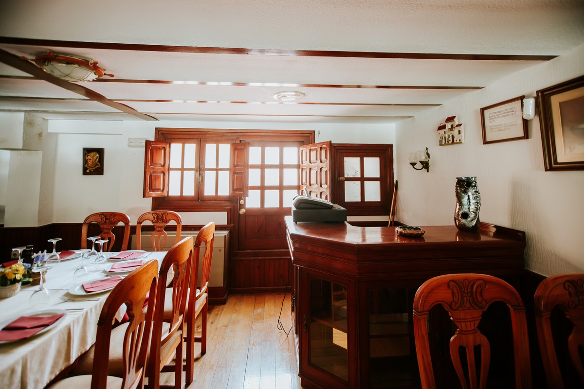 Local con encanto en el Puerto de Roquetas de Mar, ideal para restauración