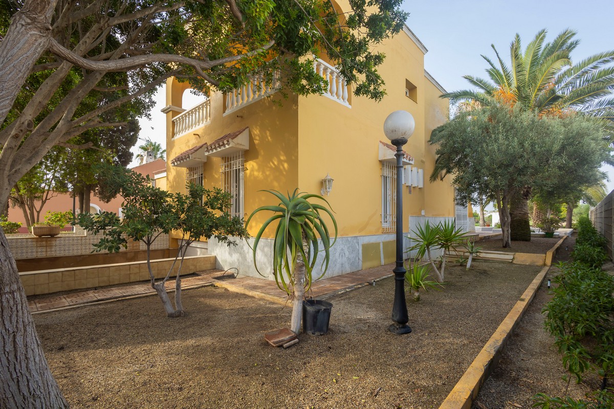 Grande villa indépendante dans un emplacement privilégié