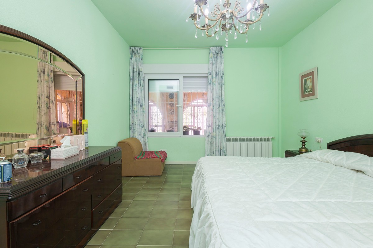 Grande villa indépendante dans un emplacement privilégié