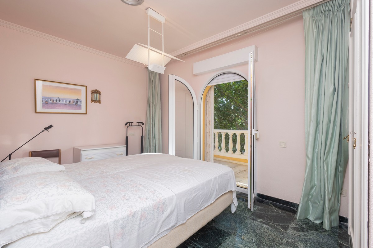 Grande villa indépendante dans un emplacement privilégié