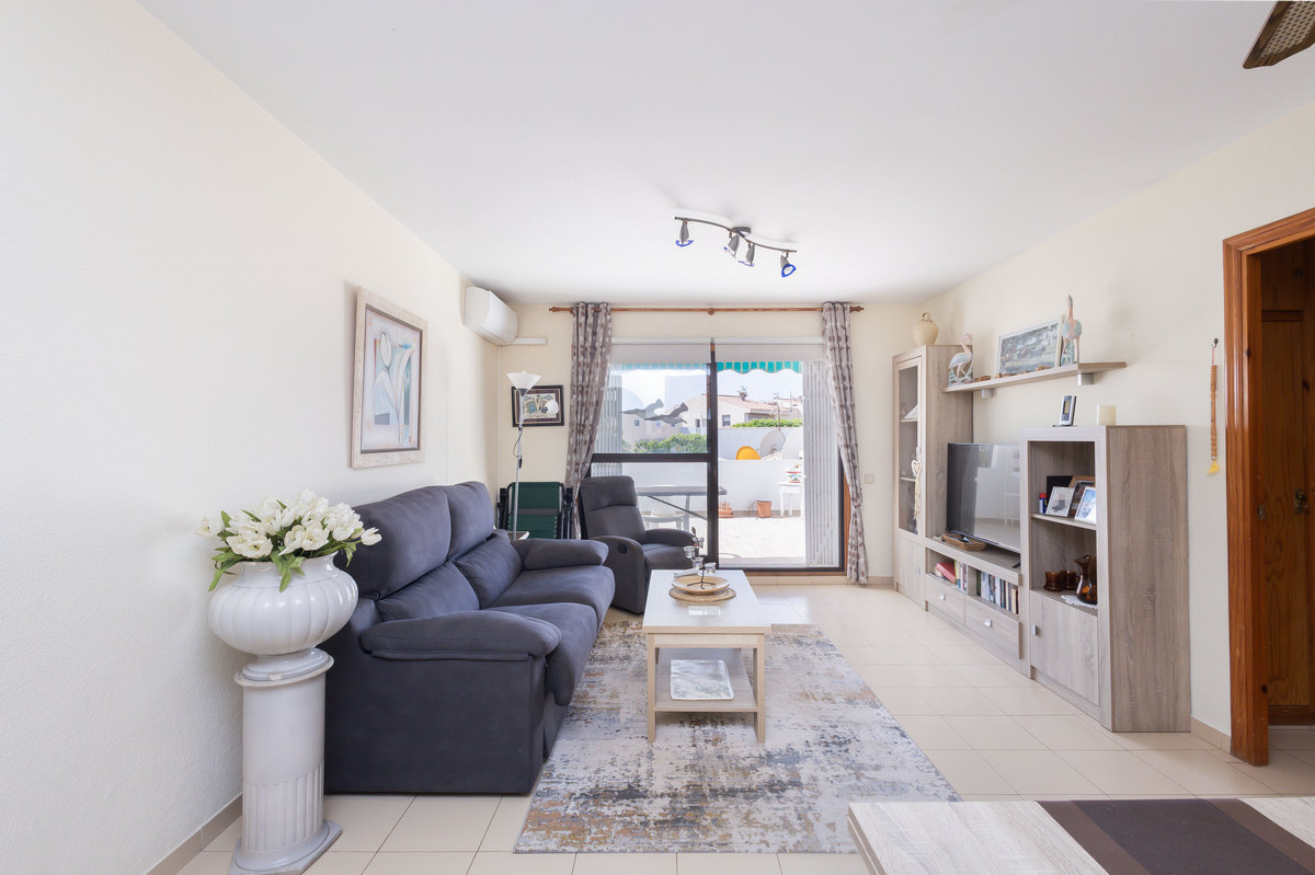 Apartamento en segunda línea de playa, Urb. Playa Serena