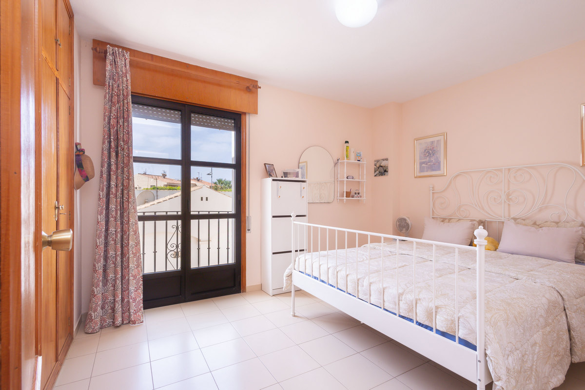 Apartamento en segunda línea de playa, Urb. Playa Serena