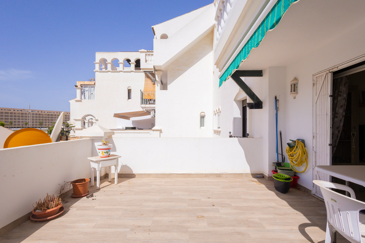 Apartamento en segunda línea de playa, Urb. Playa Serena