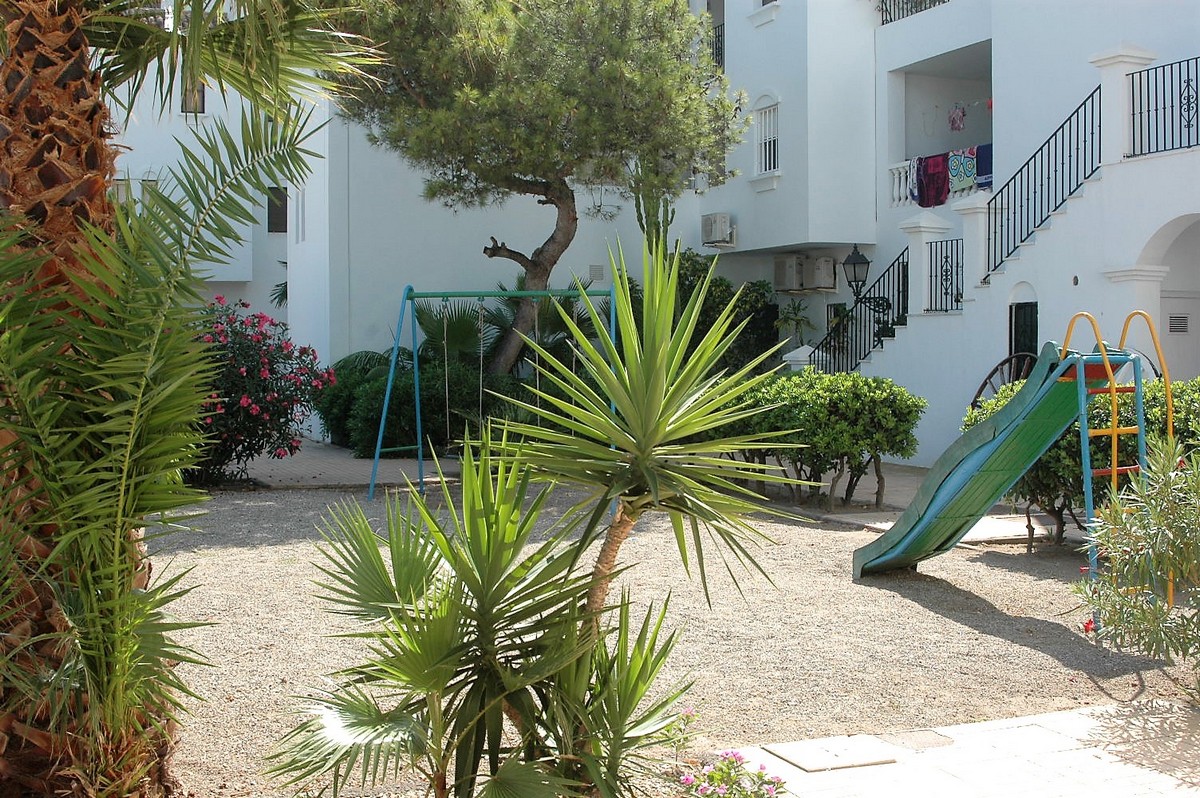 Apartamento en segunda línea de playa, Urb. Playa Serena