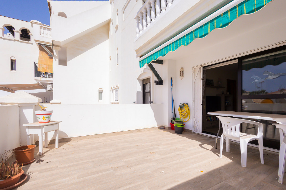 Apartamento en segunda línea de playa, Urb. Playa Serena
