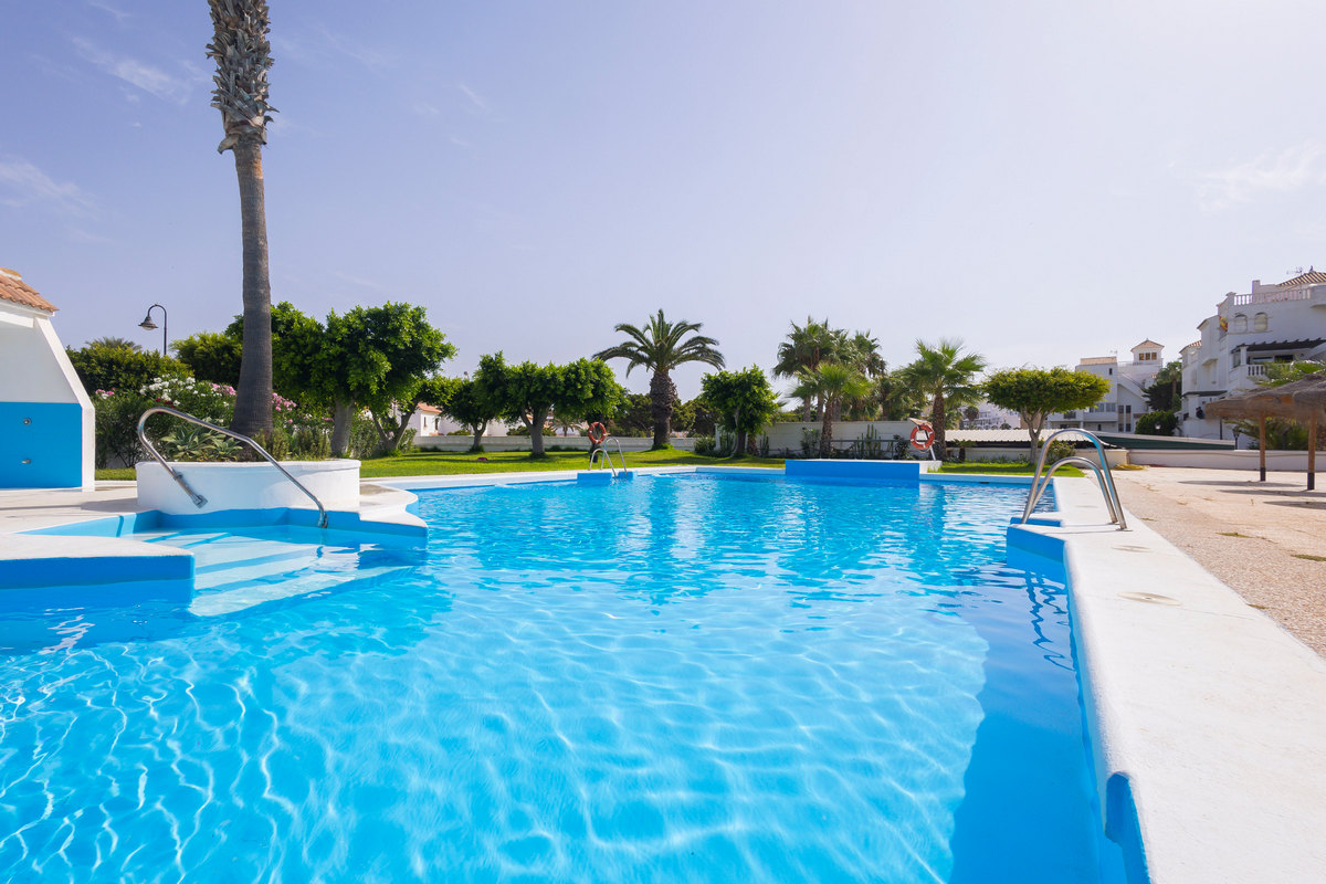 Apartamento en segunda línea de playa, Urb. Playa Serena