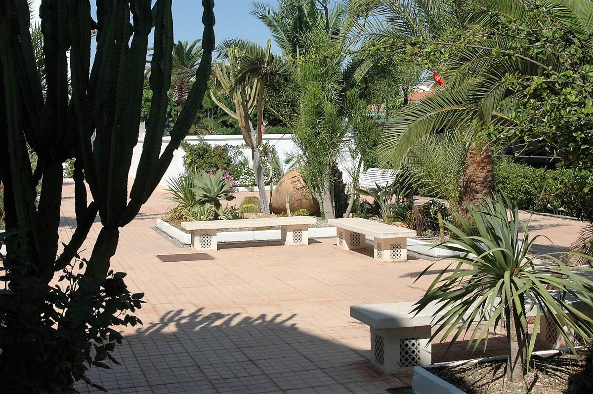 Apartamento en segunda línea de playa, Urb. Playa Serena