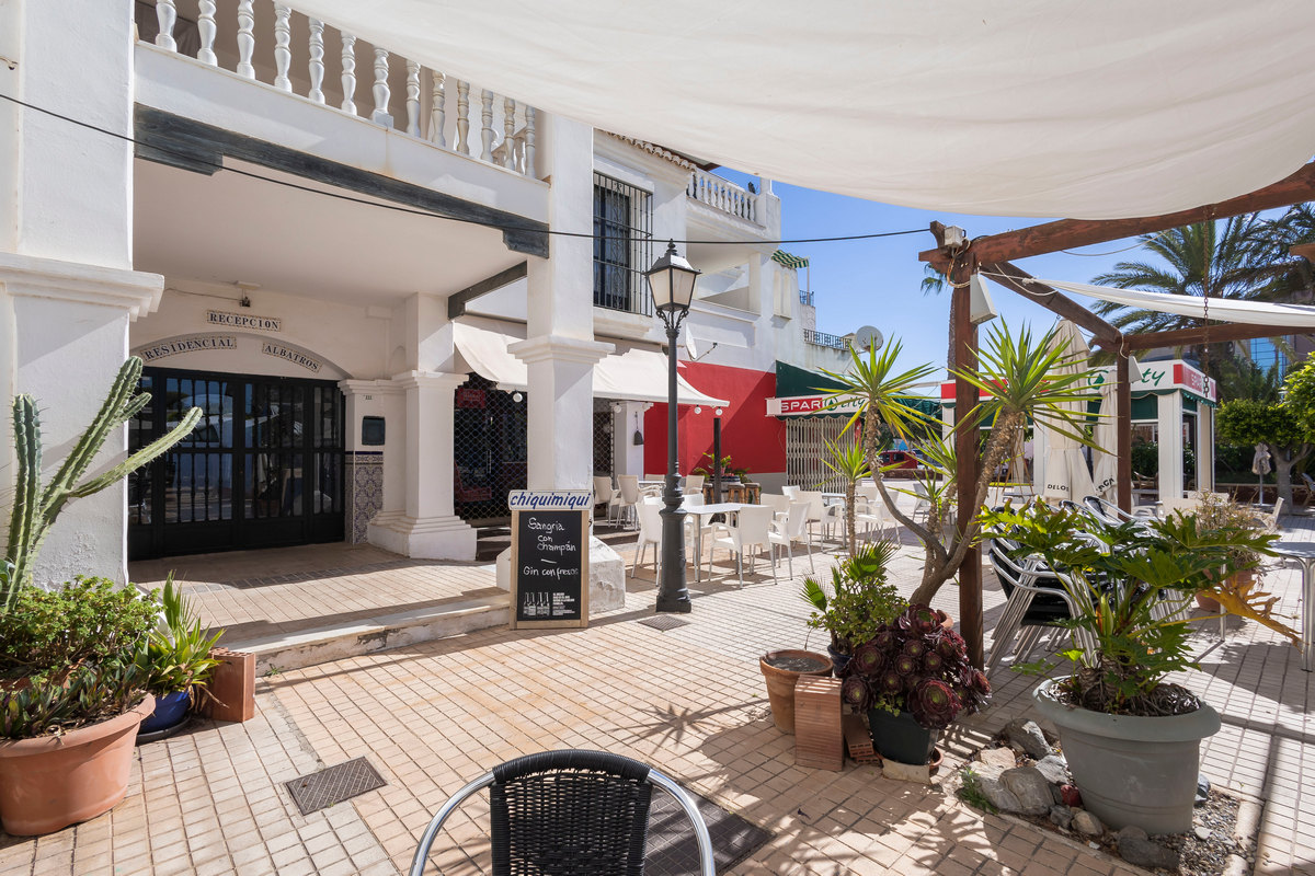 Apartamento en segunda línea de playa, Urb. Playa Serena
