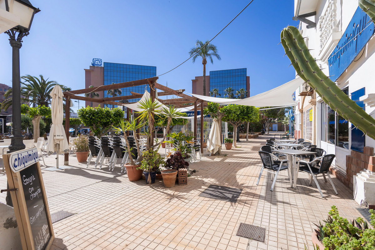 Apartamento en segunda línea de playa, Urb. Playa Serena