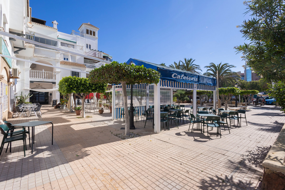 Apartamento en segunda línea de playa, Urb. Playa Serena