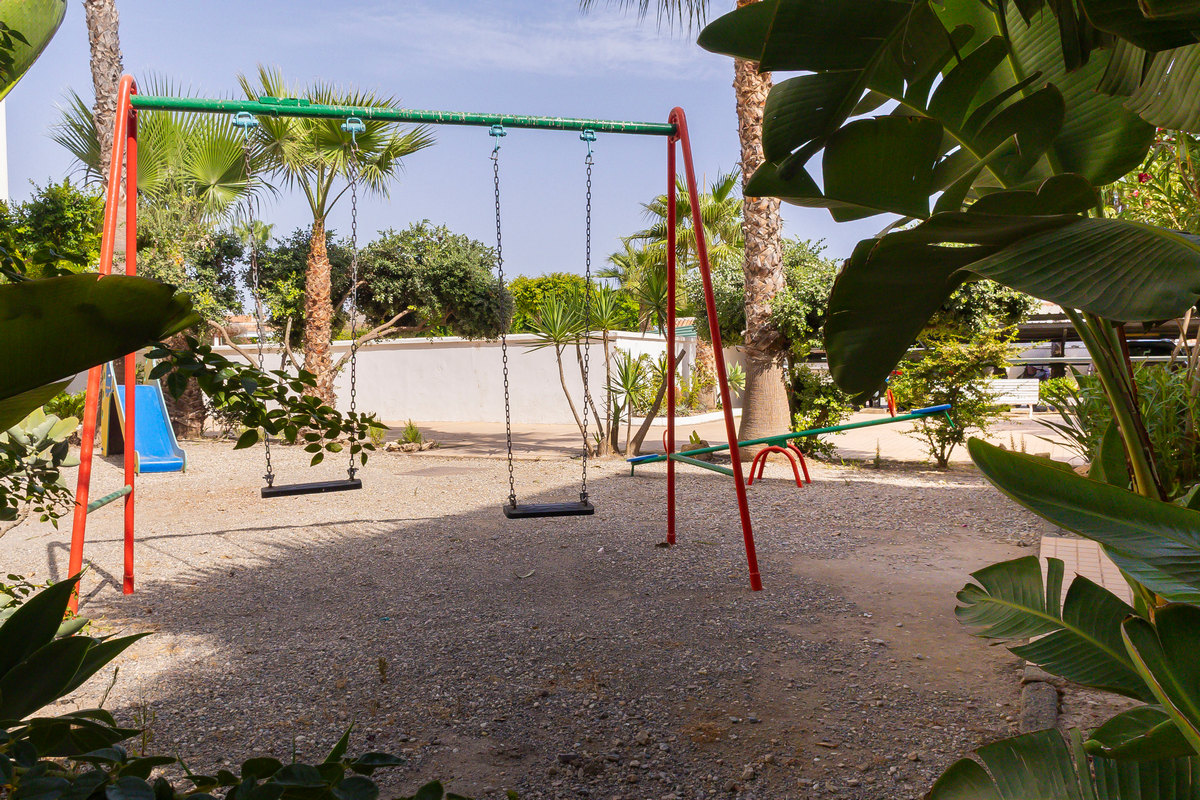 Apartamento en segunda línea de playa, Urb. Playa Serena