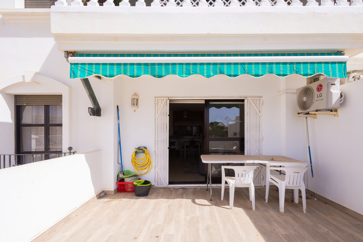 Apartamento en segunda línea de playa, Urb. Playa Serena