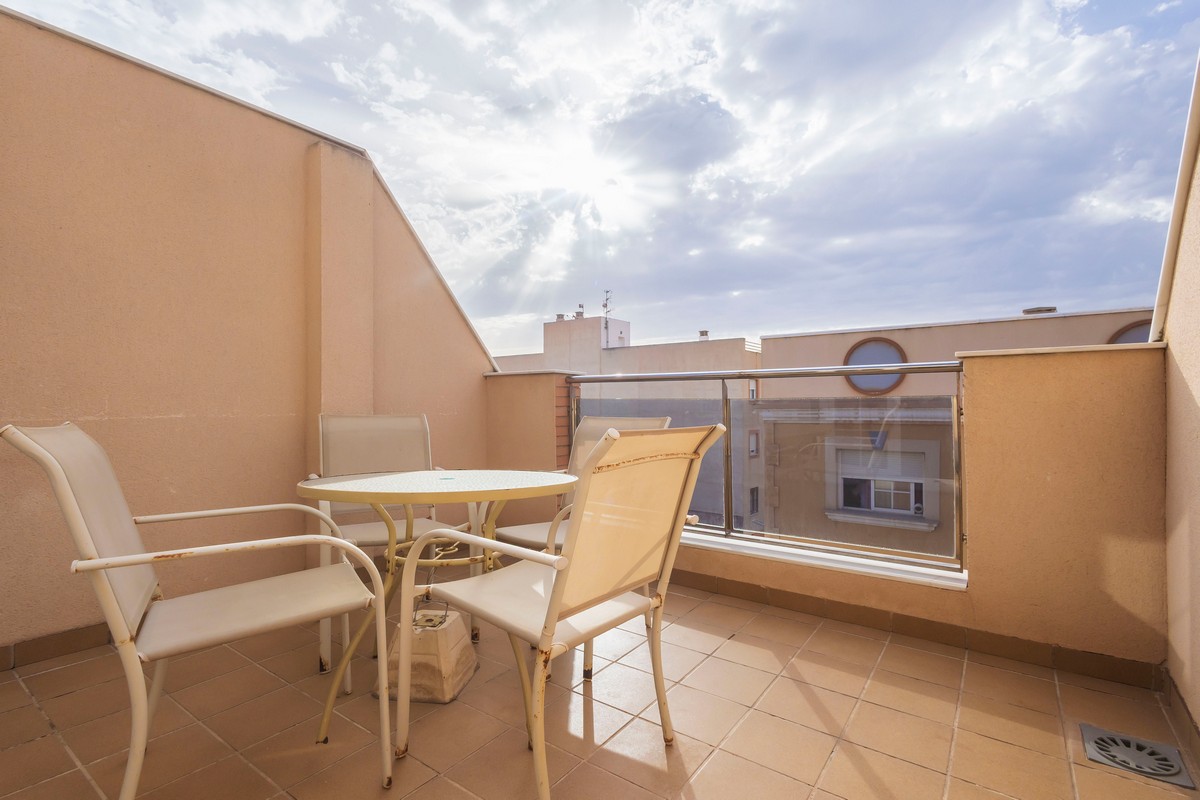 Bright penthouse with a terrace, close to the beach