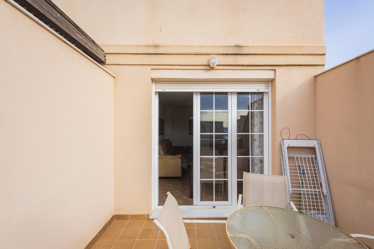 Bright penthouse with a terrace, close to the beach