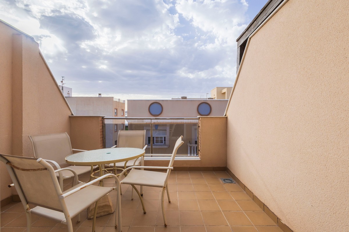 Bright penthouse with a terrace, close to the beach