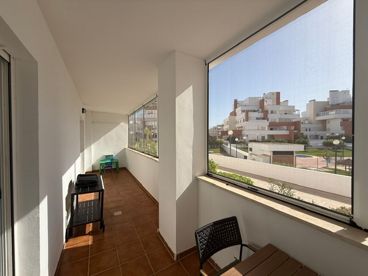 Appartement au rez-de-chaussée, prêt à emménager, dans le complexe Agua Serena, en deuxième ligne de plage