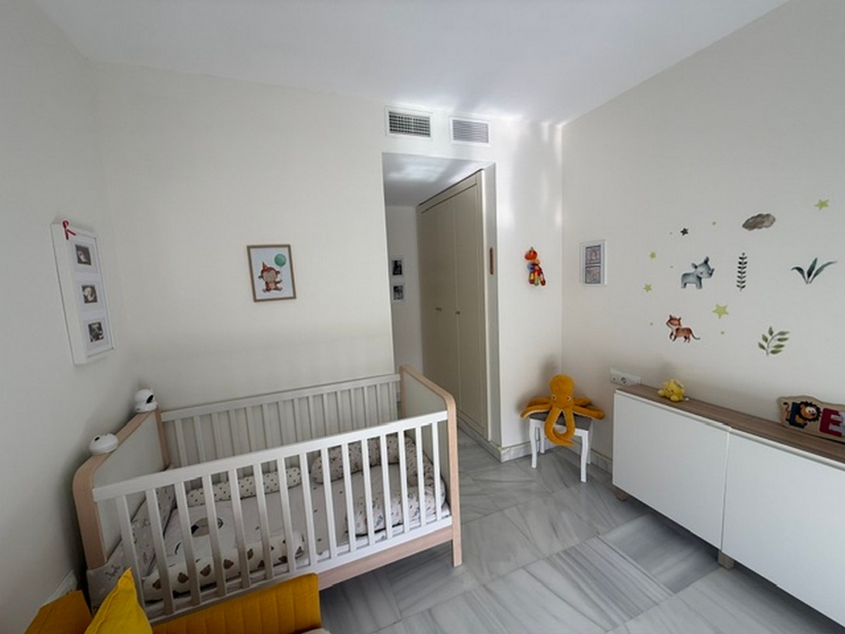 Appartement au rez-de-chaussée, prêt à emménager, dans le complexe Agua Serena, en deuxième ligne de plage