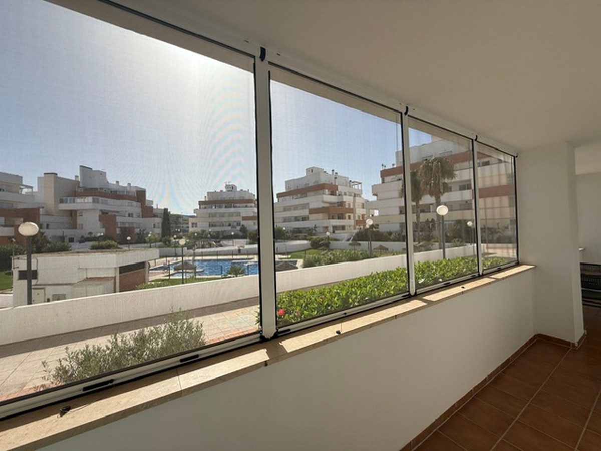 Appartement au rez-de-chaussée, prêt à emménager, dans le complexe Agua Serena, en deuxième ligne de plage